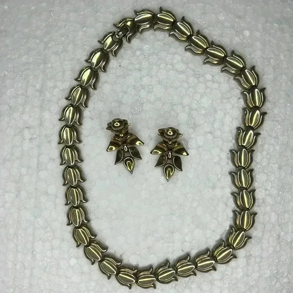 Trifari Necklace Earrings Set Gold Tone Vtg Alfred Phillipe sleek collectable - Picture 3 of 4